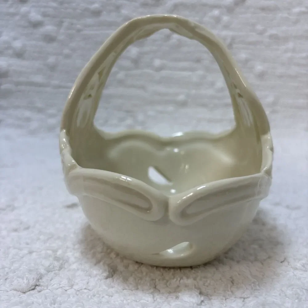 Small White Ceramic Trinket Basket with Handle Ornate Filigee 5.5 x 4.5 inch